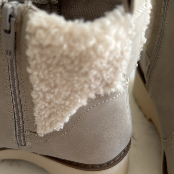 DV by Dolce Vita Sherpa Trim Faux Leather Cold Weather Ankle Boots Size 4 - Picture 6 of 8